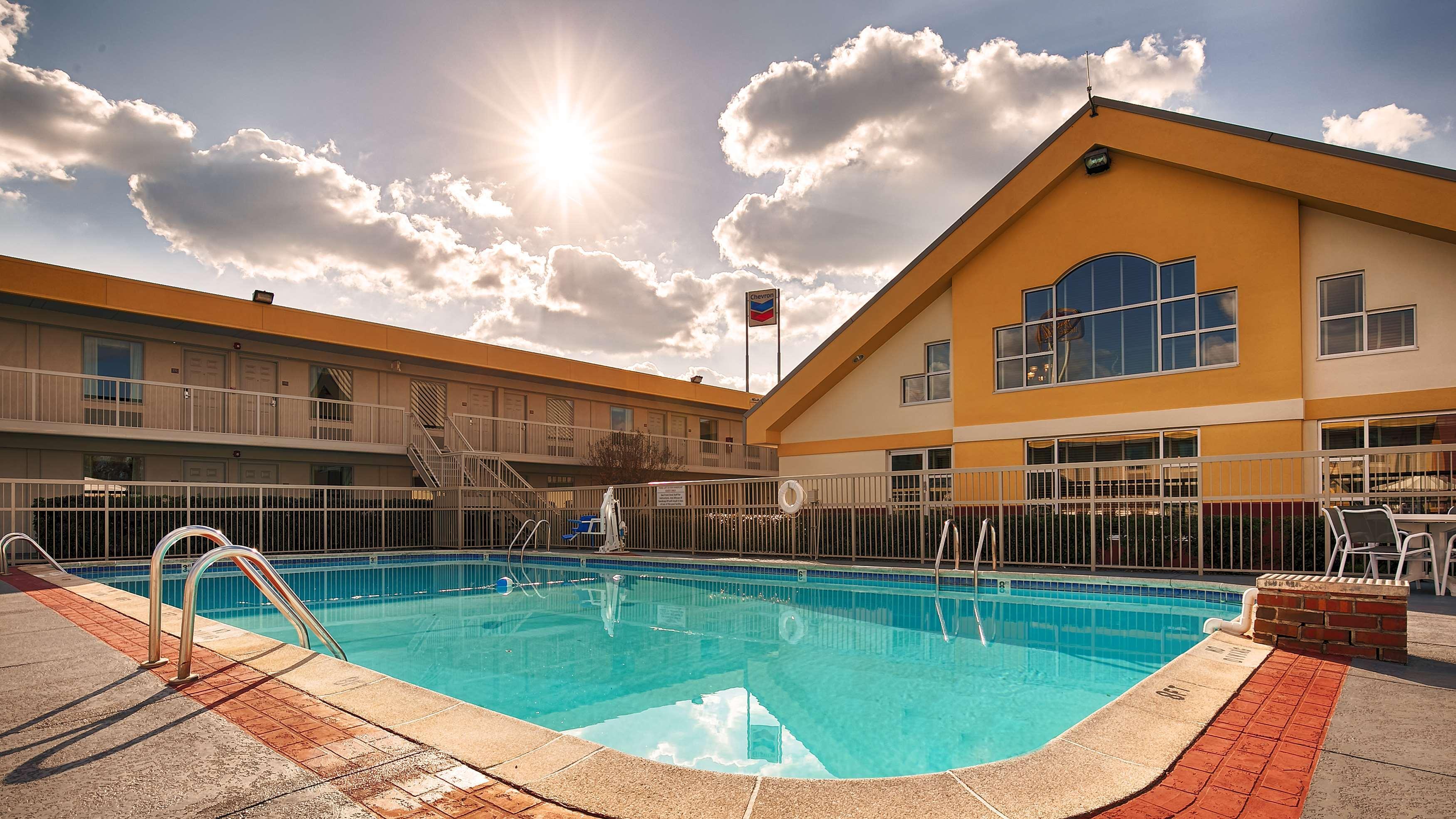 Best Western University Inn Тускалуса Экстерьер фото